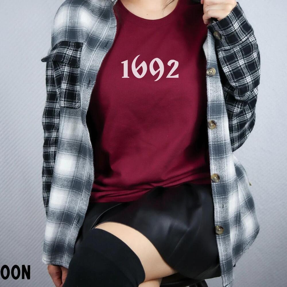 Salem Witch Shirt 1692 Tee Halloween Salem Mass T-Shirt Salem